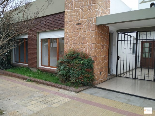 Casa En Alquiler Por Inmobiliaria Zeballos Pinto Y Montiel